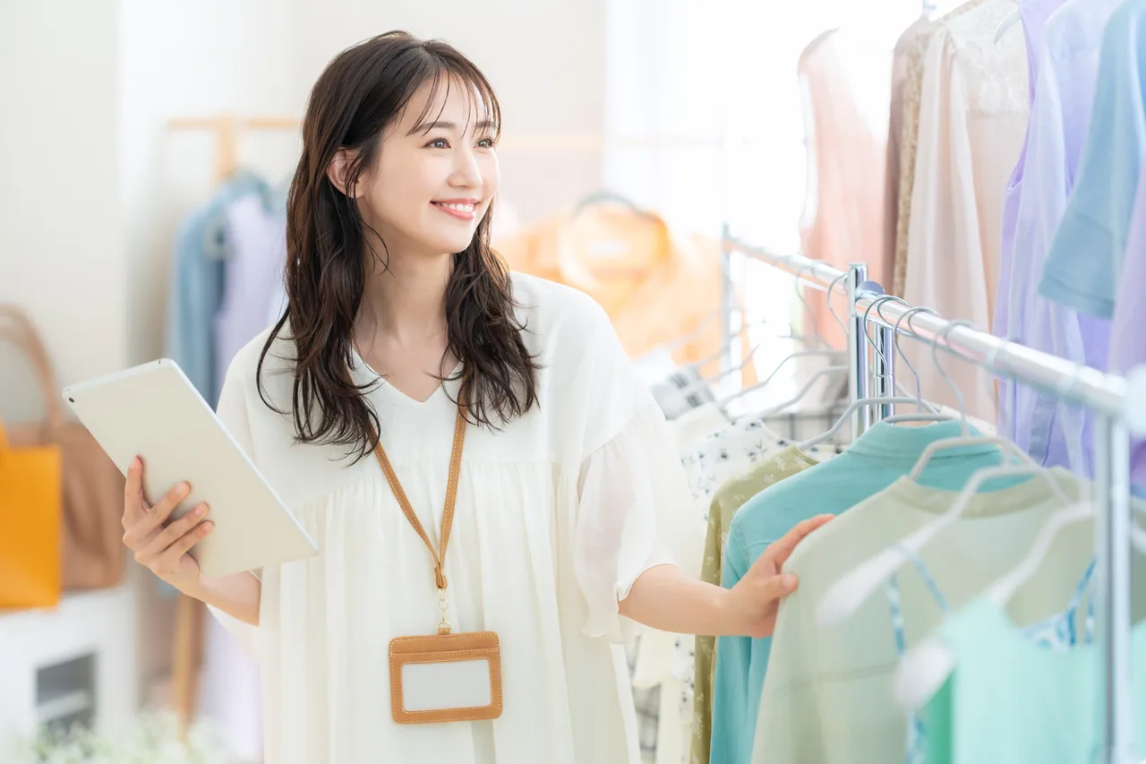 商品が並ぶ専門店の店内