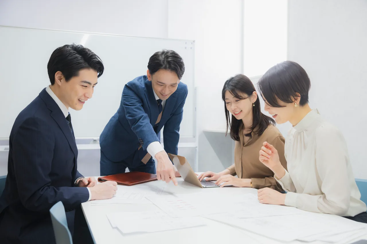 依頼前に社内で方針を話し合う