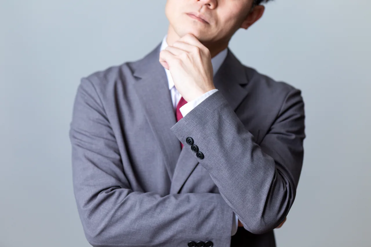 自作か依頼かで迷う経営者