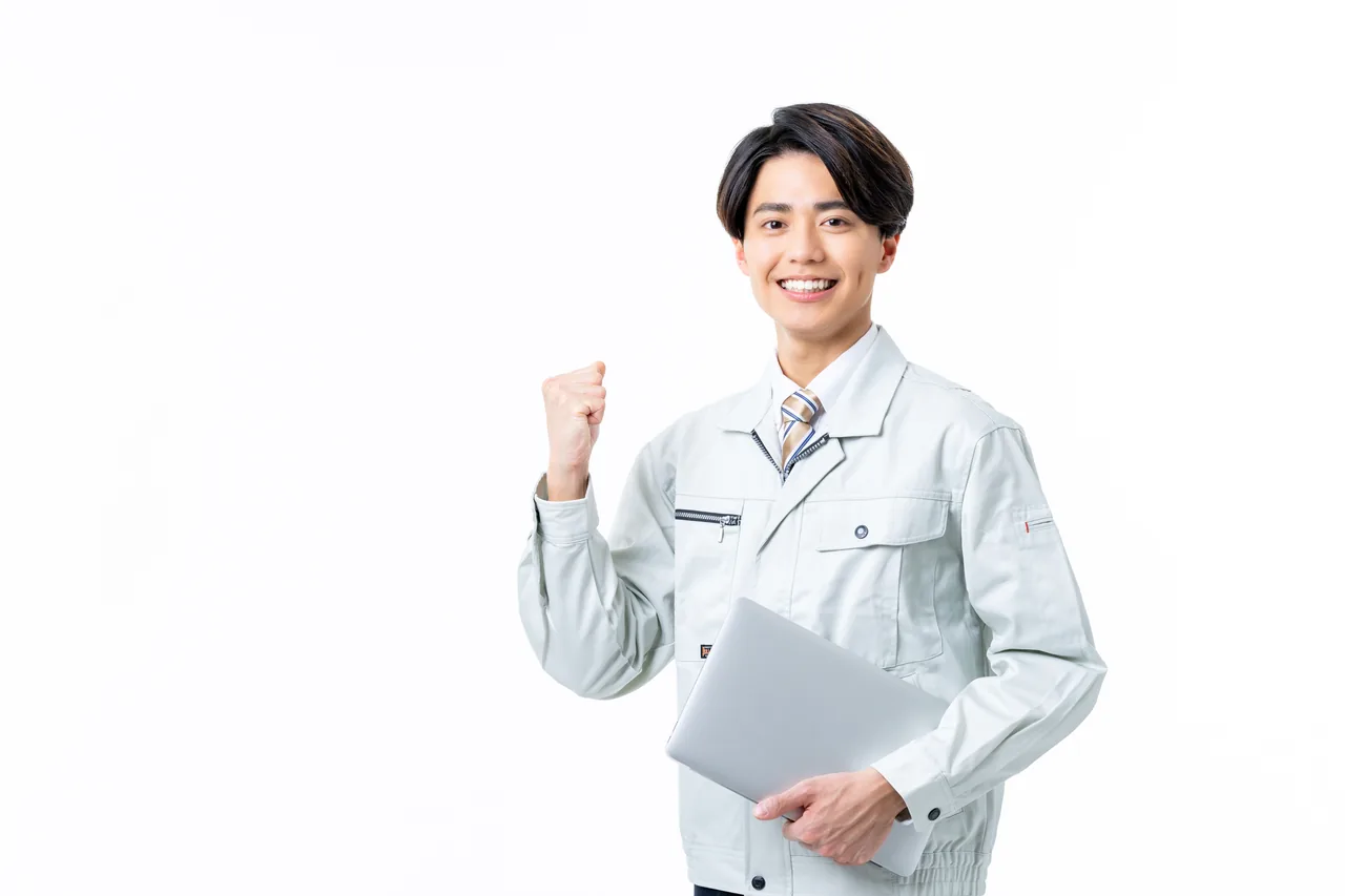 図面を見ながら加工の打ち合わせをする